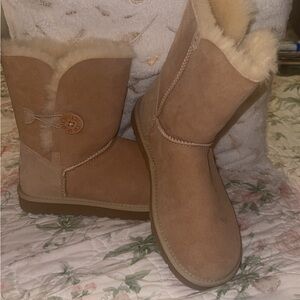NEW Bailey Button 5803 Tan Shearling Women's UGG Boots size 8 8.5 EU 39